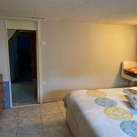 Entrée Indépendant, Sous Sol éclairé, Cuisine, Sdb Wc, Jardin * Belle-Église