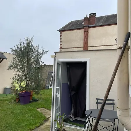 Entrée Indépendant, Sous Sol éclairé, Cuisine, Sdb Wc, Jardin *